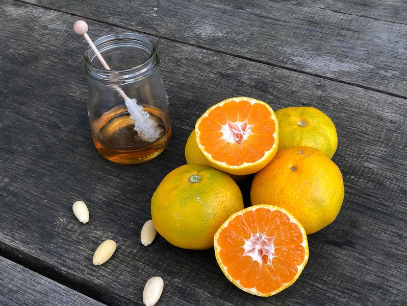Kolač z mandarinami in mandlji